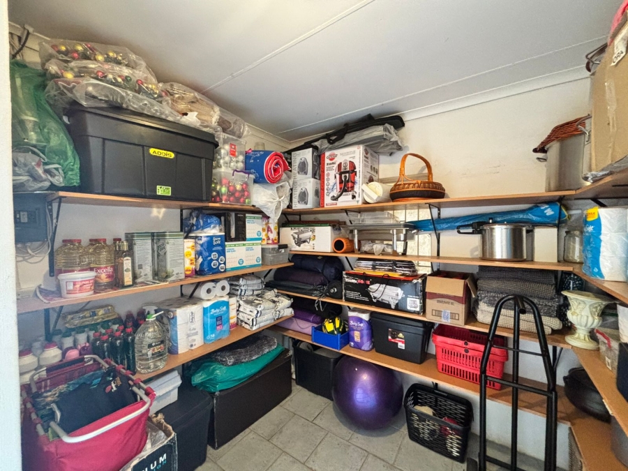 5 Bedroom Property for Sale in Flamwood North West